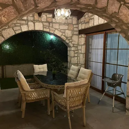 فيلة Guelyali Konaklari *